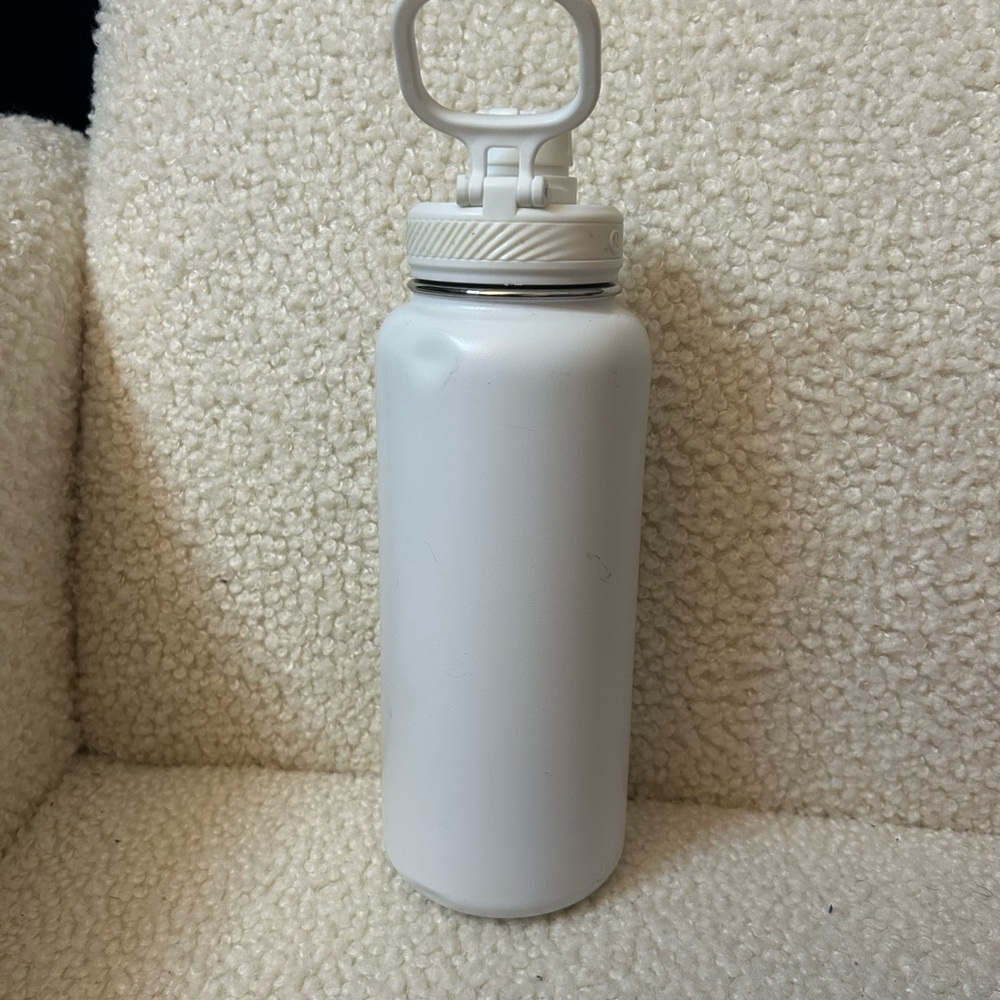 lululemon athletica White Water Bottle - Picture 2 of 7